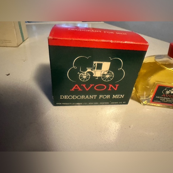 Vintage Avon men’s deodorant and aftershave and a bones box - Picture 2 of 4